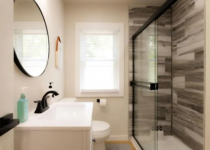 Heights Haven On Paris - 2bd Peoria Heights