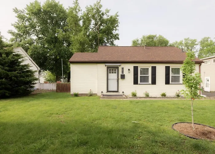 Heights Haven On Paris - 2bd Holiday home Peoria Heights