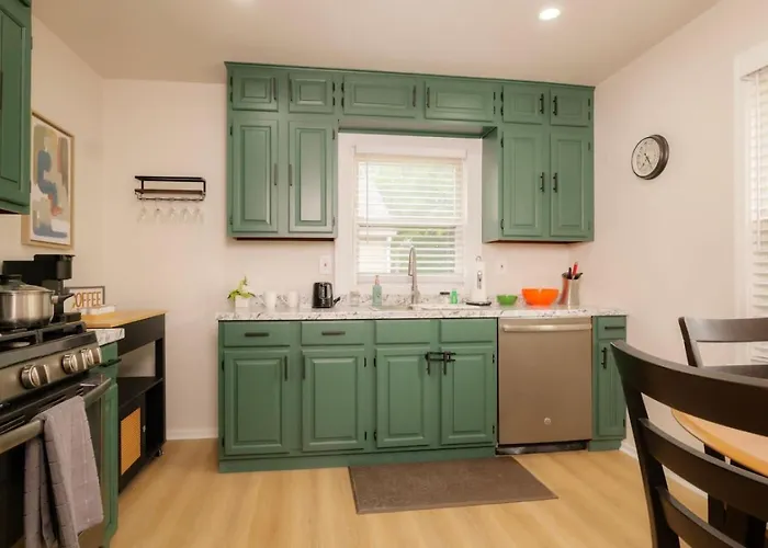 Heights Haven On Paris - 2bd * Peoria Heights