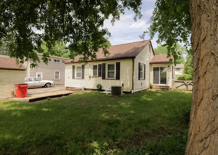 Heights Haven On Paris - 2bd Holiday home Peoria Heights
